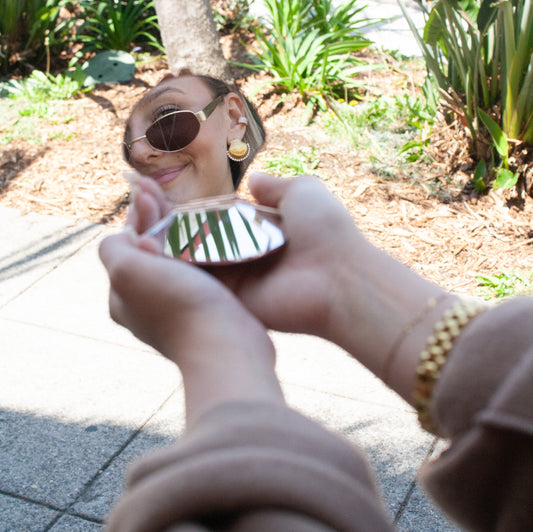 Goddess Glow Mirror :: Slim Seashell Compact
