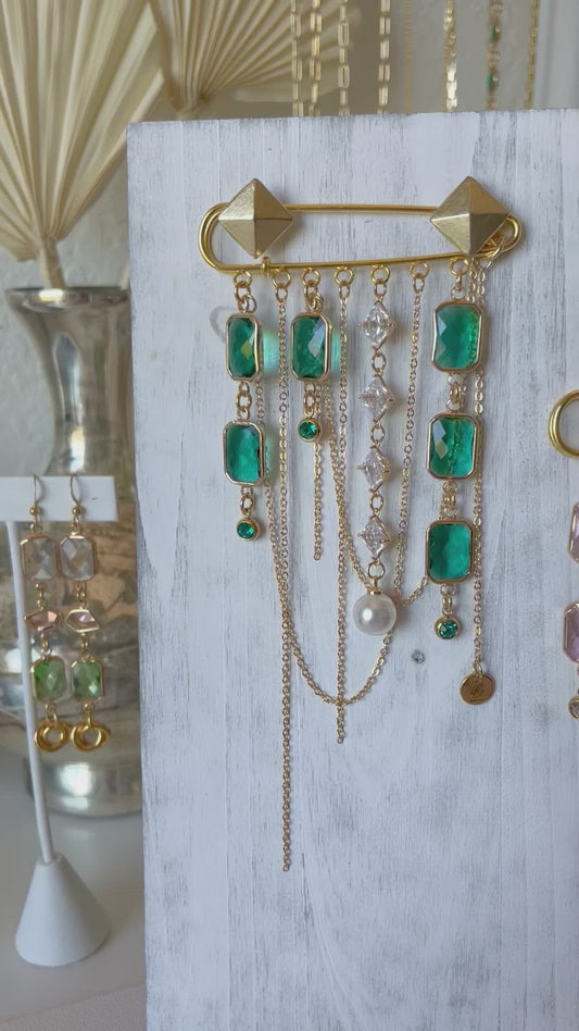 Debutante & Dowry Gemstone Pin : Emerald